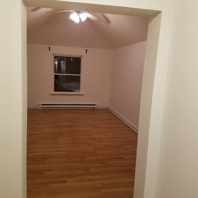 Building Photo - 146 Wellsville Ave