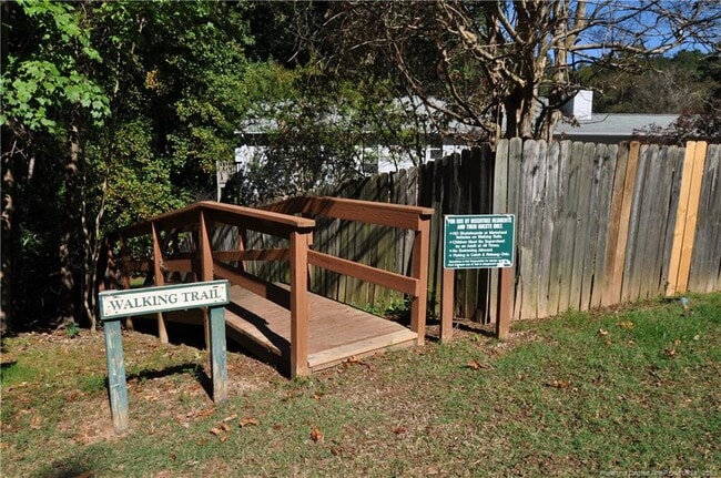 Building Photo - 240 Beechtree Dr