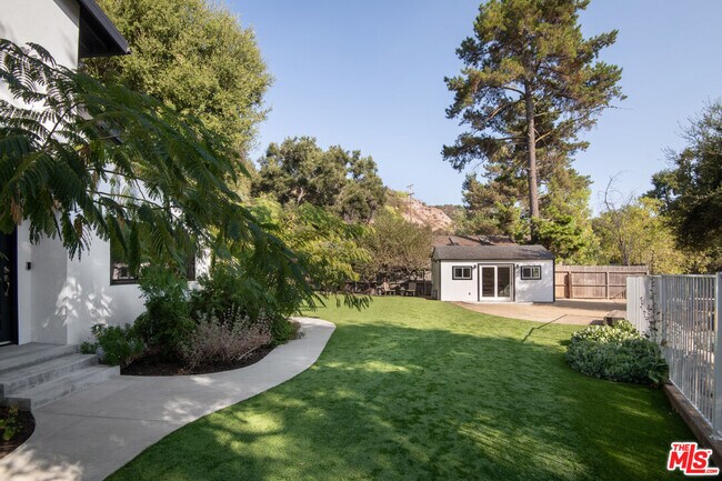 Building Photo - 1380 Old Topanga Canyon Rd