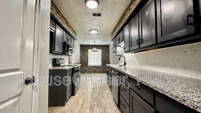 Building Photo - 611 Ironton Ave