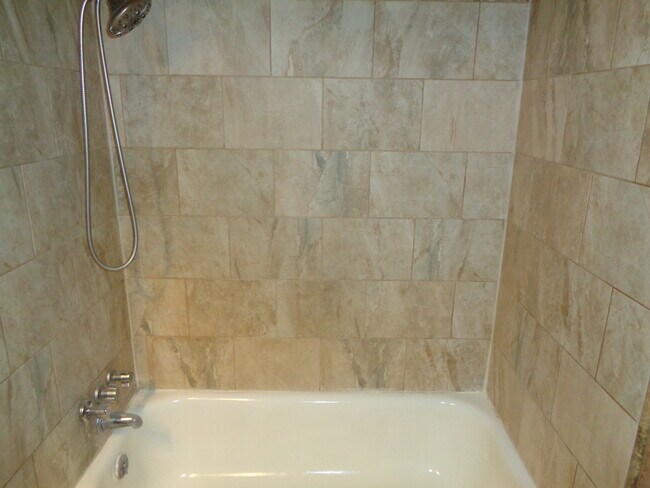 Building Photo - 946 Jennifer Jean Dr