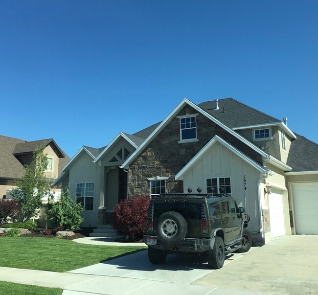 Building Photo - 1574 W Meadow Green Dr