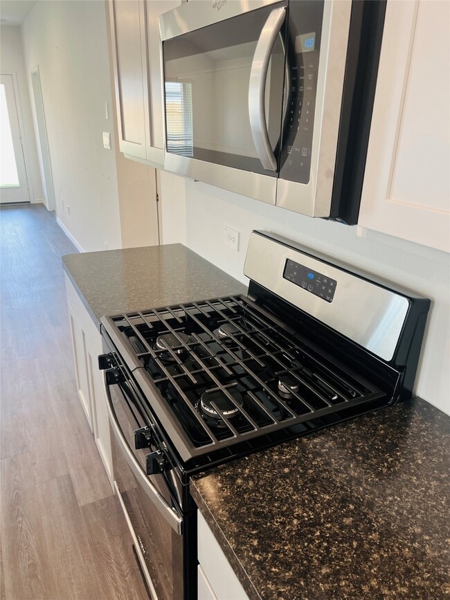 Building Photo - 5215 Mossdale Blf Ln