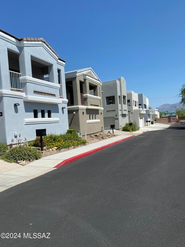 Building Photo - 653 N. Encanto Village Way