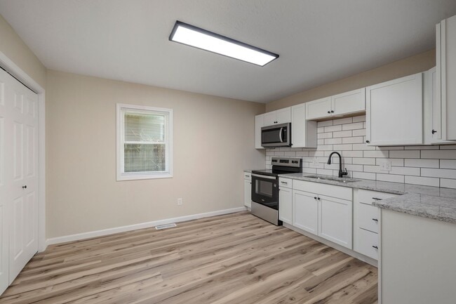 Building Photo - 1653 N Patterson Ave