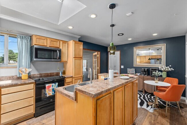 Building Photo - 4845 W 73rd Ave