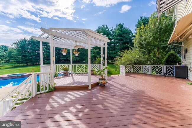 Building Photo - 615 Nalls Farm Way