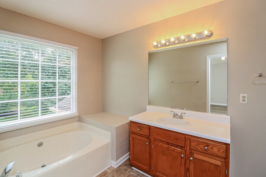 Building Photo - 5039 Mickleton Way