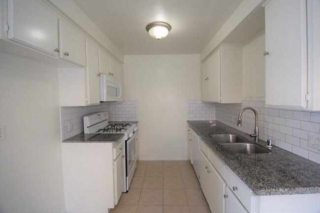 Building Photo - 11225 Huston St