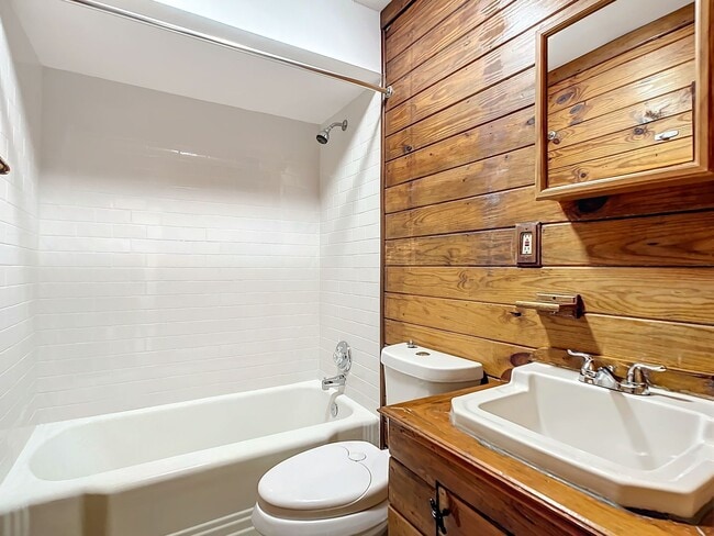 Building Photo - Beautifully remodeled, 1,332-square foot 3 bedroom/ 2½ bath/ home