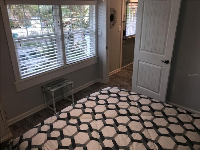 Building Photo - 305 57th St