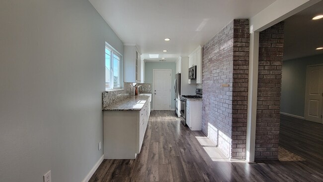 Building Photo - 28022 Thackeray Ave