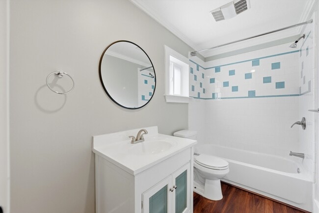 Building Photo - 574 Pugsley St