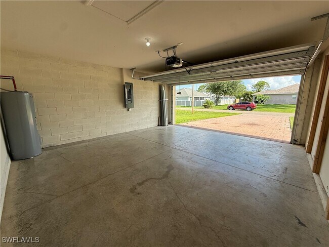 Building Photo - 1108 NE 36th Ln