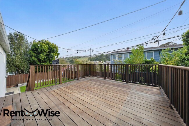 Building Photo - 1125 Fernwood Dr