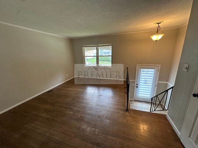 Building Photo - 730 N Aztec Dr