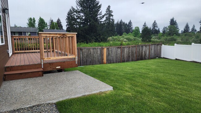 Building Photo - 3 Bedroom, 2.5 Bathroom + DEN in Yelm Cree...