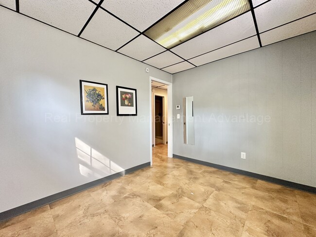 Building Photo - 574 Ardmore Dr