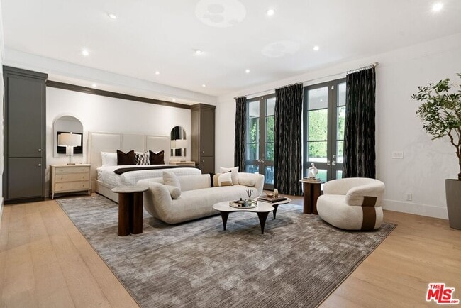 Building Photo - 506 N Rexford Dr