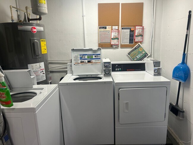 Building Photo - Renovated Treasure Island 1BR Condo - Steps to the Beach!