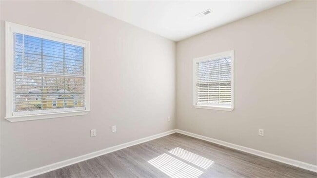 Building Photo - 848 Ridge Ave NW