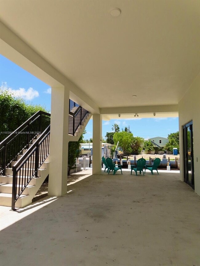 Building Photo - 305 Loeb Ave