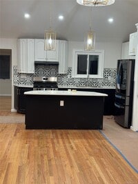 Building Photo - 712 Barnes Ave