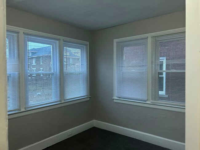 Building Photo - 2067 Hazelwood St