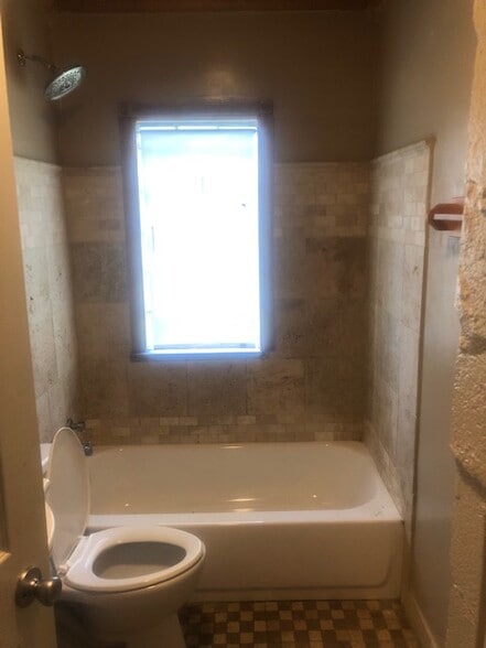 Bathroom - 14607 Hoyne Ave