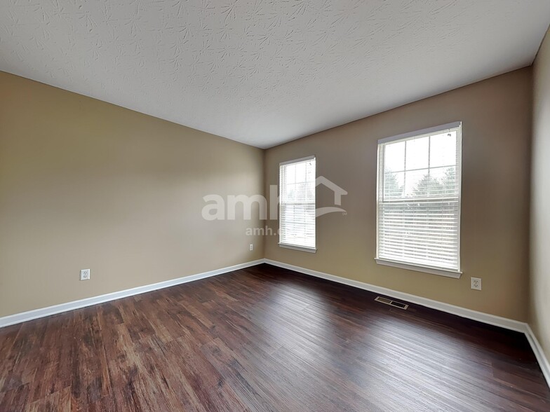 Building Photo - 15 Woodsong Ct