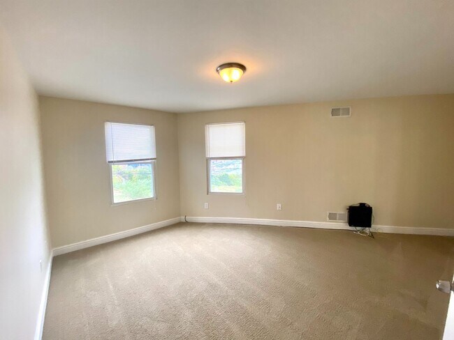 Building Photo - 32 Wyoming St