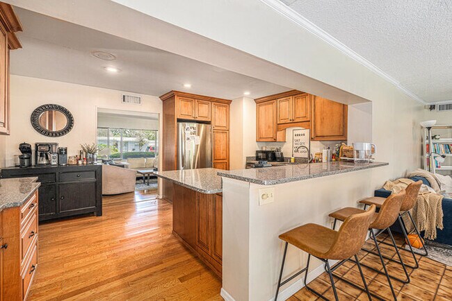Building Photo - 4307 S Thatcher Ave