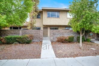 Building Photo - 2209 Tall Pine Dr