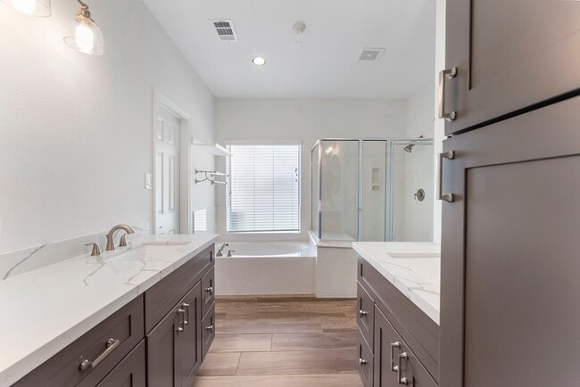 Building Photo - 2 Granite Path Pl