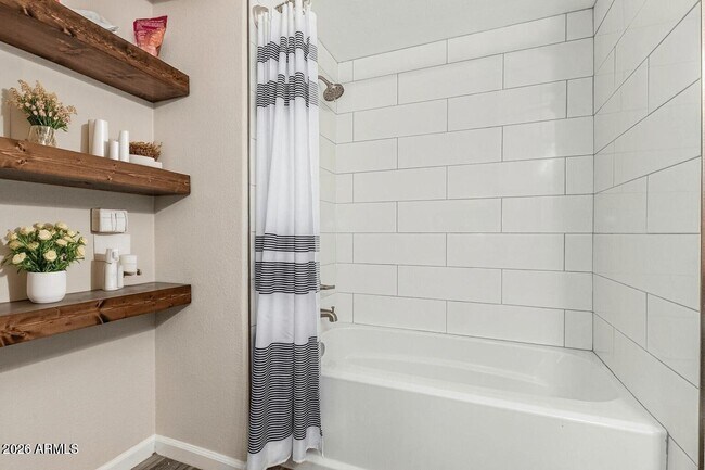 Building Photo - 1825 W Ray Rd