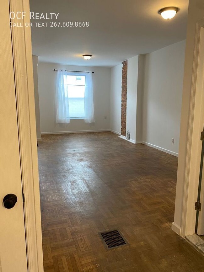 Building Photo - Large Renovated Point Breeze Rowhome