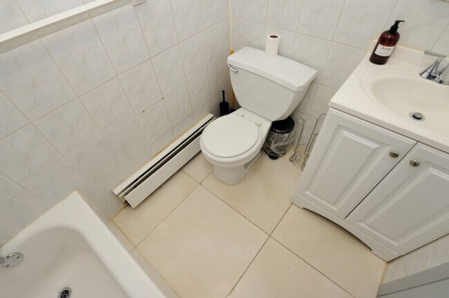 Building Photo - 338 W 36th St.