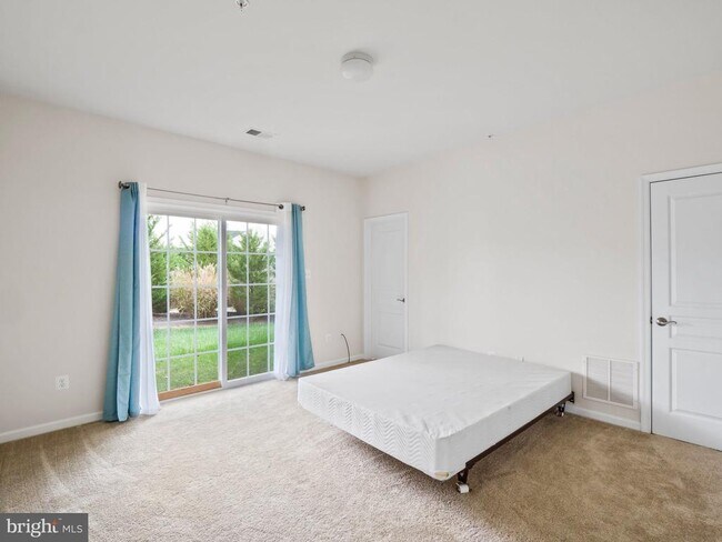 Building Photo - 43824 Royal Fern Ln