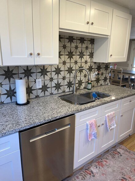 Building Photo - 205 5th Ave