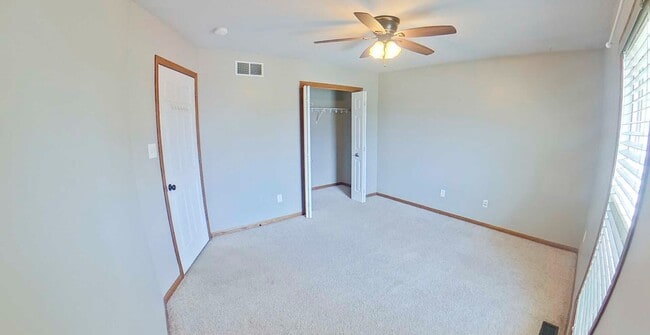 Building Photo - Fenced In Yard + Patio + Pet Friendly + Stainless Steel Appliances + Granite Countertops! Availab...