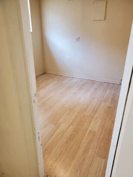 Bedroom - 222 W Murrill St