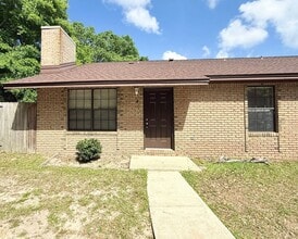 Building Photo - 2-Bedroom Quadplex