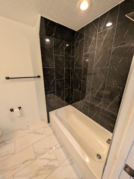 Building Photo - 164 Willow Rd NW