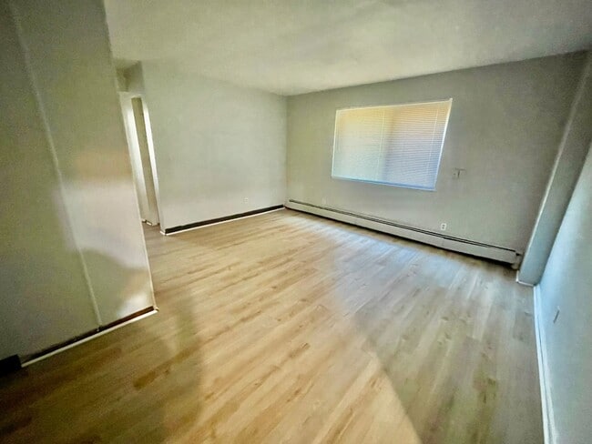 Interior Photo - Glen Oaks Apartments