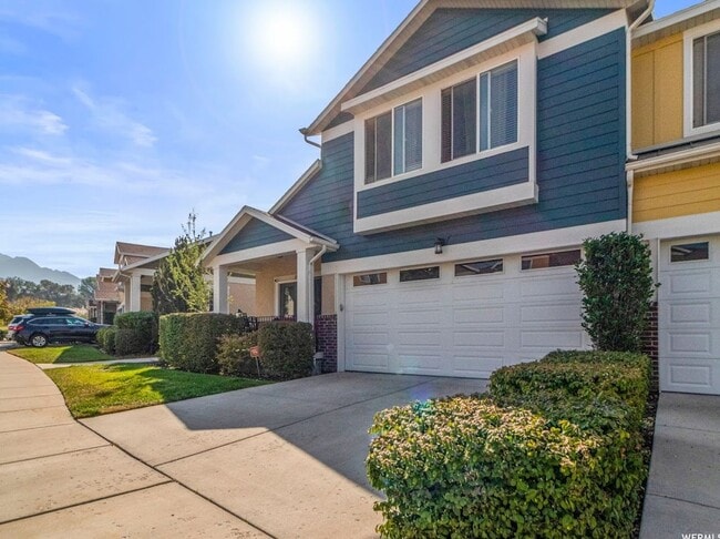 Building Photo - Beautiful 4 Bd 2.5 Bath Townhouse in Sandy
