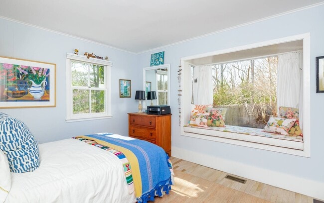 Building Photo - 1137 Springs Fireplace Rd