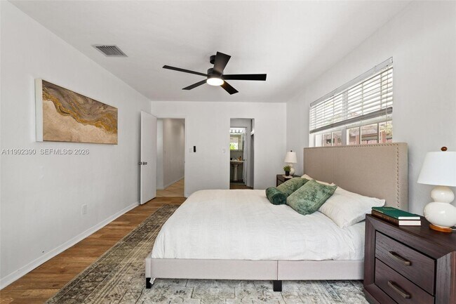 Building Photo - 1443 Hollywood Blvd