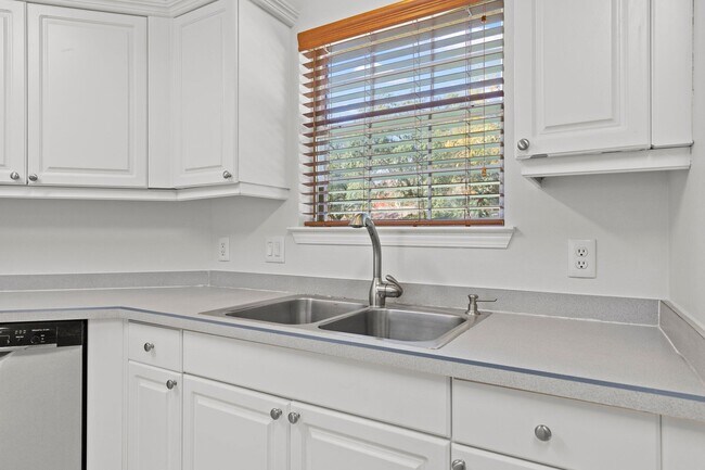 Building Photo - 4407 Southminster Cir