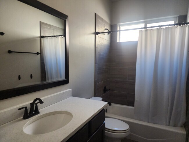 Building Photo - 6040 Arosa St