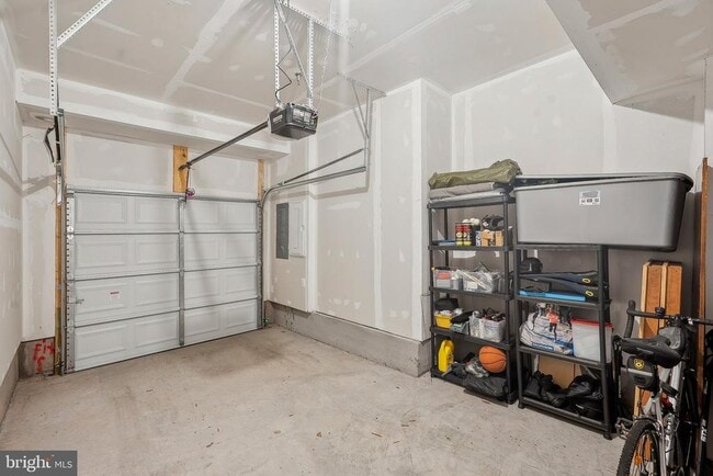 Building Photo - 4610 Olivine Dr